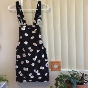 ‘Forever 21’ Daisies on Black Overalls Jumper